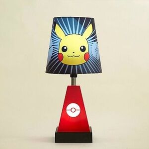 *NEW** Pokémon Pikachu Nightlight Lamp Battery Powered LED With Light Up Base